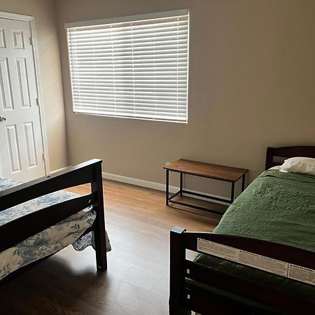 Serene 2Bed 1Bath Condo With Parking Fresno Exteriér fotografie